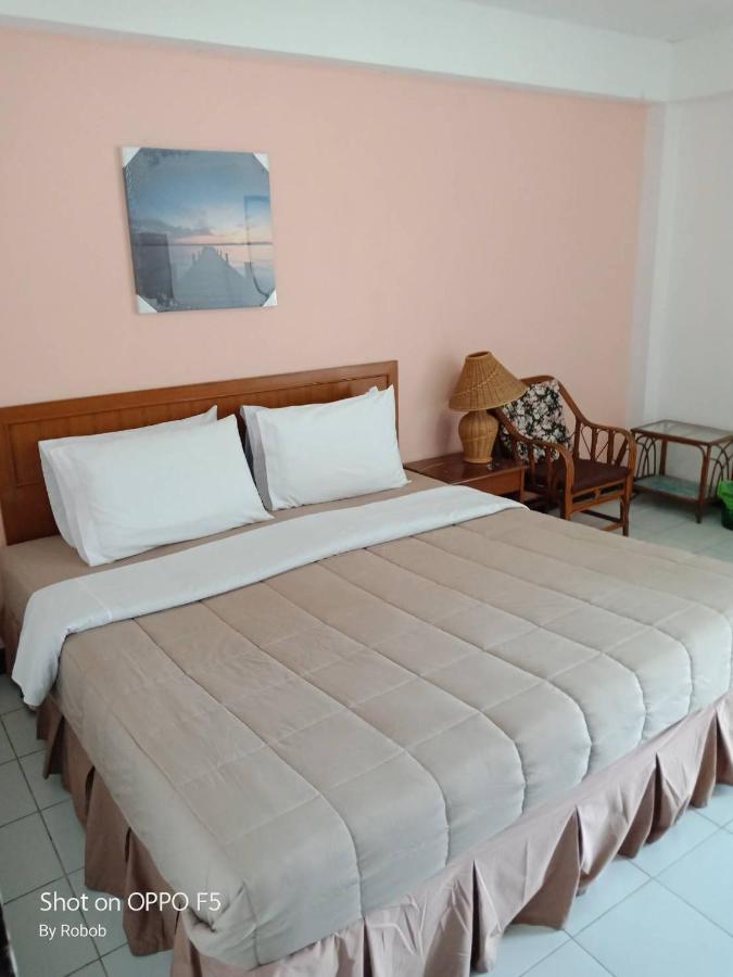 Hotel V.I.P. House à Chiang Mai Extérieur photo